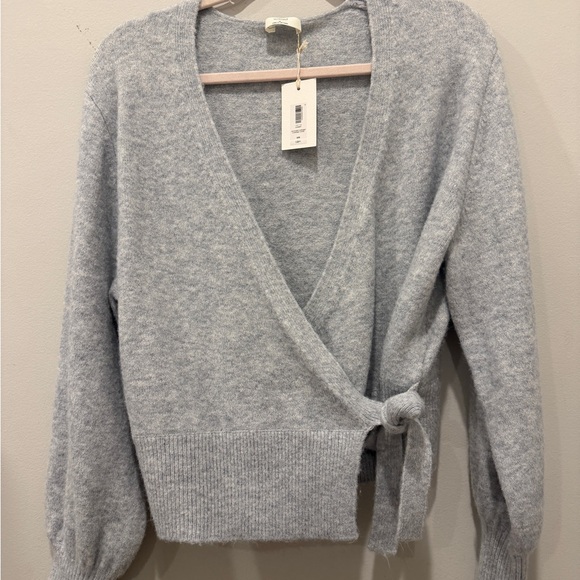 Aritzia cassidy wrap sweter - Picture 3 of 5